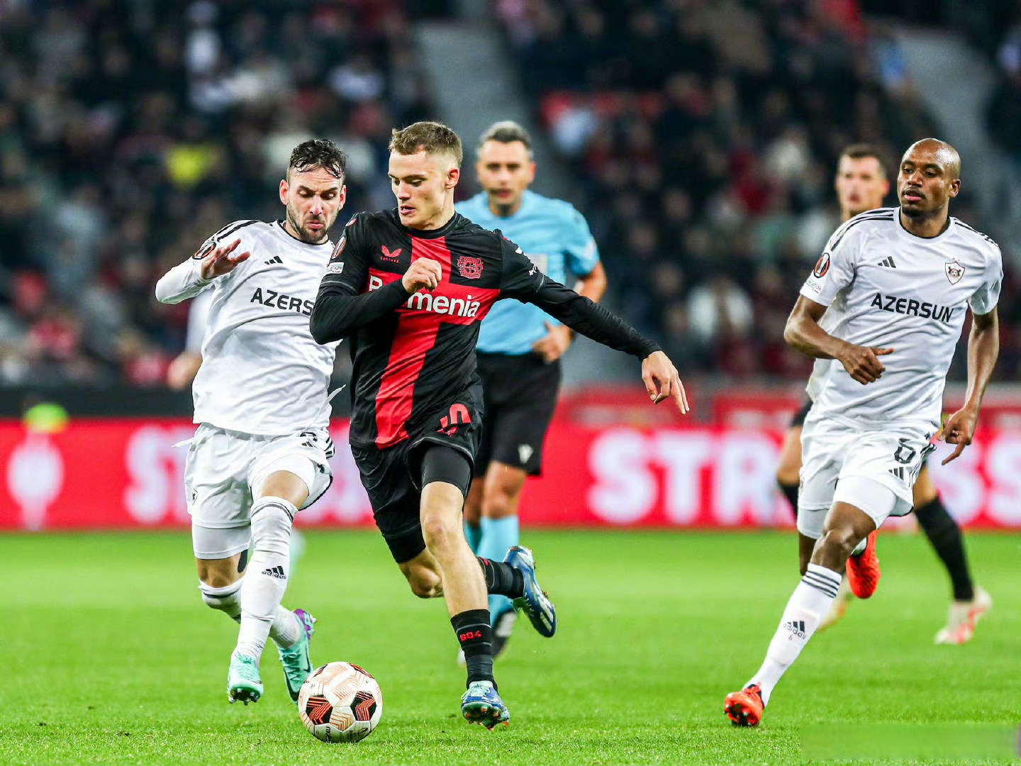 今晨突围战来临，勒沃库森围绕全明星赛主帅复盘，球迷炸锅，身体对抗强度拉满的简单介绍