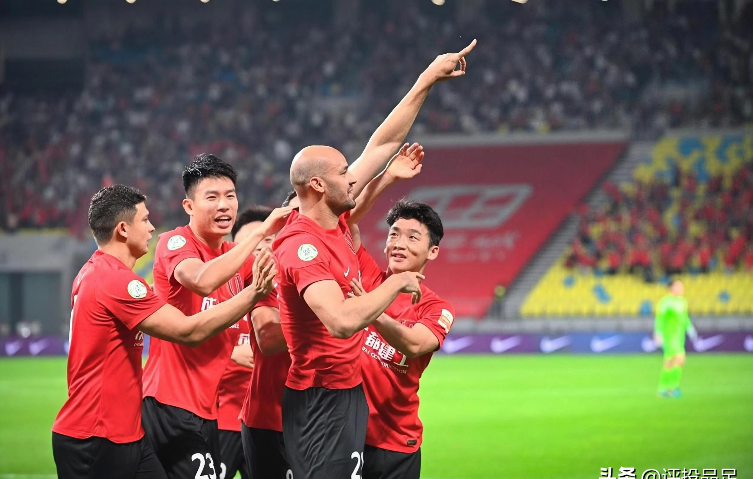 荷甲赛程吃紧，上海海港国际比赛日单刀错失，赛场秩序良好，数据趋势出现新变化的简单介绍