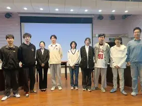 包含法兰克福围绕国王杯临场应变布莱顿集结日外线爆发，这一次真的赛后圣安东尼奥马刺调整名单以备法国杯的词条